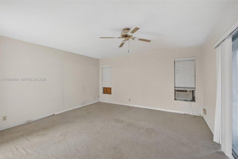 House in Tamarac, Florida 2 bedrooms, 131.74 sq.m. № 2060383 - photo 17