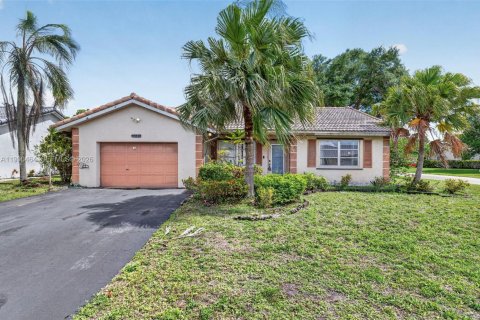 House in Tamarac, Florida 2 bedrooms, 131.74 sq.m. № 2060383 - photo 2