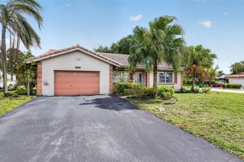 House in Tamarac, Florida 2 bedrooms, 131.74 sq.m. № 2060383