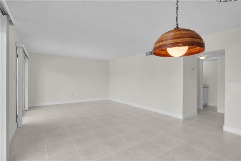 Condo in Tampa, Florida, 2 bedrooms № 2230617 - photo 9