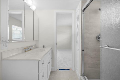 Condo in Tampa, Florida, 2 bedrooms № 2230617 - photo 12
