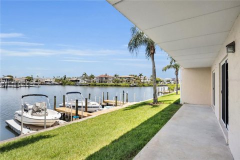 Condo in Tampa, Florida, 2 bedrooms № 2230617 - photo 2