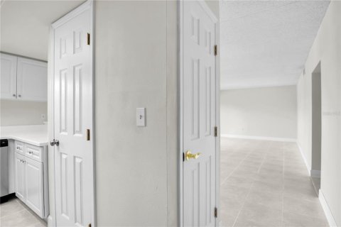 Condo in Tampa, Florida, 2 bedrooms № 2230617 - photo 6