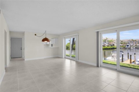 Condo in Tampa, Florida, 2 bedrooms № 2230617 - photo 8