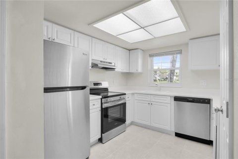 Condo in Tampa, Florida, 2 bedrooms № 2230617 - photo 4