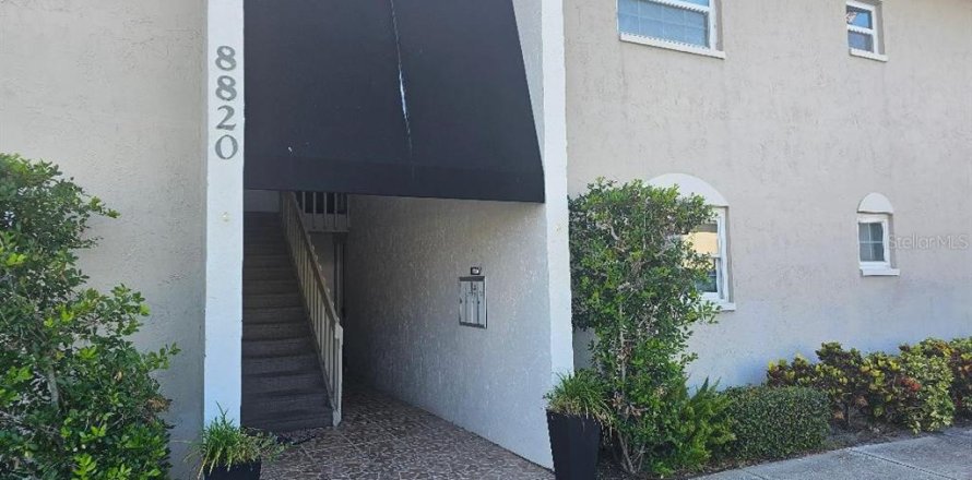 Condo in Tampa, Florida, 2 bedrooms № 2230617