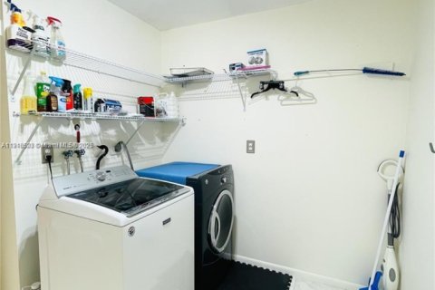 Condo in Tamarac, Florida, 2 bedrooms  № 1973223 - photo 6