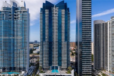 Condominio en venta en Sunny Isles Beach, Florida, 1 dormitorio, 79.71 m2 № 2189922 - foto 24
