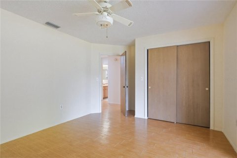House in New Port Richey, Florida 3 bedrooms, 148.18 sq.m. № 2101128 - photo 11