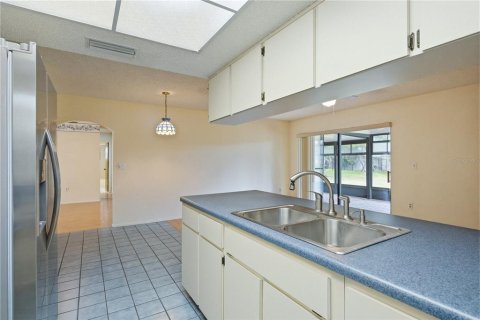 House in New Port Richey, Florida 3 bedrooms, 148.18 sq.m. № 2101128 - photo 13