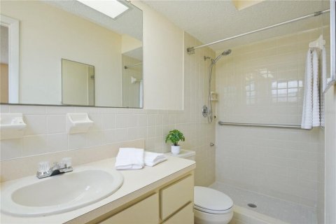 House in New Port Richey, Florida 3 bedrooms, 148.18 sq.m. № 2101128 - photo 9
