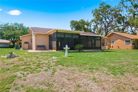 House in New Port Richey, Florida 3 bedrooms, 148.18 sq.m. № 2101128 - photo 23