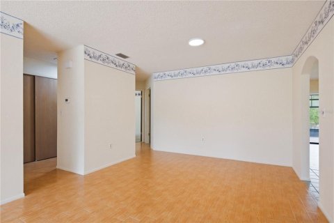 House in New Port Richey, Florida 3 bedrooms, 148.18 sq.m. № 2101128 - photo 5