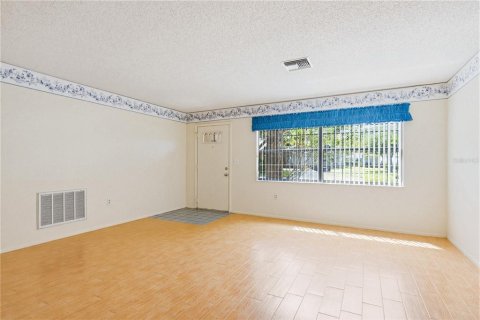 House in New Port Richey, Florida 3 bedrooms, 148.18 sq.m. № 2101128 - photo 3