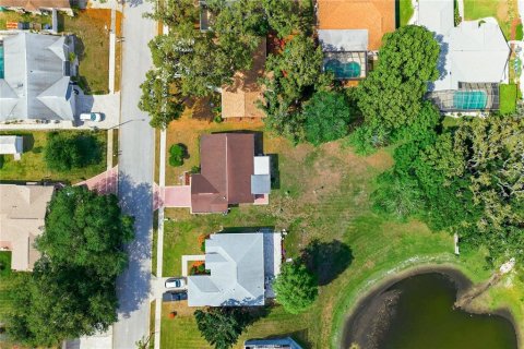 House in New Port Richey, Florida 3 bedrooms, 148.18 sq.m. № 2101128 - photo 27
