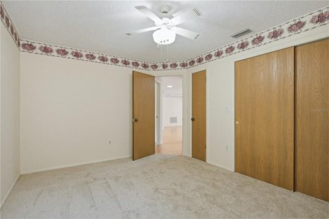 House in New Port Richey, Florida 3 bedrooms, 148.18 sq.m. № 2101128 - photo 7