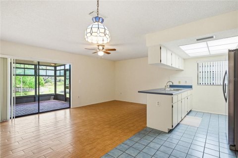 House in New Port Richey, Florida 3 bedrooms, 148.18 sq.m. № 2101128 - photo 16