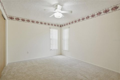 House in New Port Richey, Florida 3 bedrooms, 148.18 sq.m. № 2101128 - photo 6