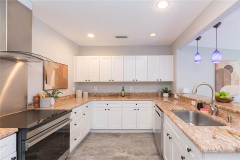 Villa ou maison à louer à Tampa, Floride: 4 chambres, 166.57 m2 № 2388729 - photo 11
