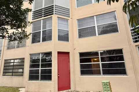 Купить кондоминиум в Майами, Флорида 1 спальня, 83.43м2, № 2025586 - фото 27