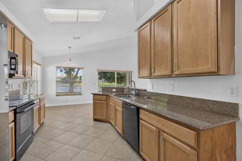 Villa ou maison à vendre à West Palm Beach, Floride: 4 chambres, 191.56 m2 № 2372021 - photo 27