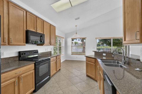 Villa ou maison à vendre à West Palm Beach, Floride: 4 chambres, 191.56 m2 № 2372021 - photo 25