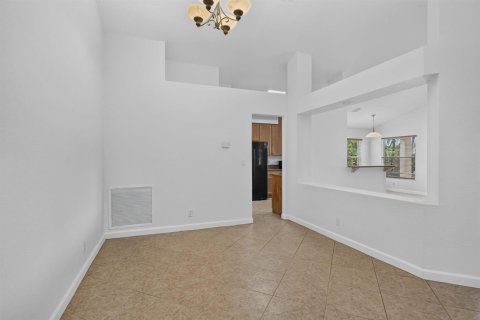 Villa ou maison à vendre à West Palm Beach, Floride: 4 chambres, 191.56 m2 № 2372021 - photo 11