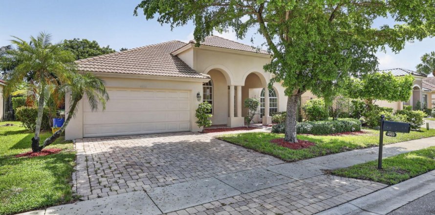 Villa ou maison à West Palm Beach, Floride 4 chambres, 191.56 m2 № 2372021