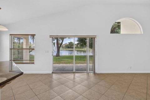 Villa ou maison à vendre à West Palm Beach, Floride: 4 chambres, 191.56 m2 № 2372021 - photo 19