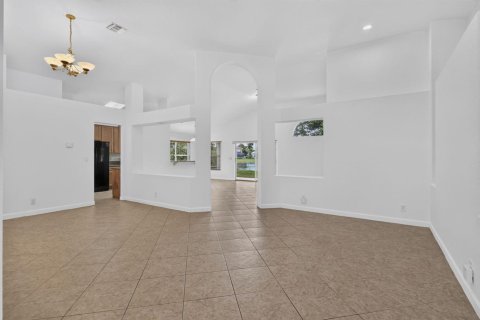 Villa ou maison à vendre à West Palm Beach, Floride: 4 chambres, 191.56 m2 № 2372021 - photo 13