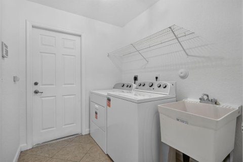 Villa ou maison à vendre à West Palm Beach, Floride: 4 chambres, 191.56 m2 № 2372021 - photo 29