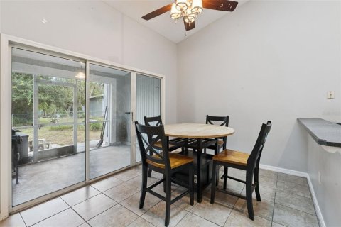 House in Eustis, Florida 3 bedrooms, 170.94 sq.m. № 2324174 - photo 10
