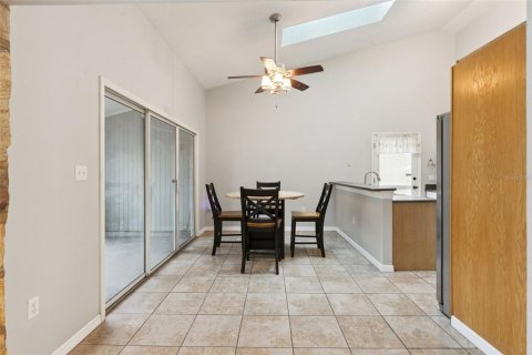 House in Eustis, Florida 3 bedrooms, 170.94 sq.m. № 2324174 - photo 9
