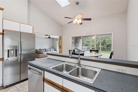 House in Eustis, Florida 3 bedrooms, 170.94 sq.m. № 2324174 - photo 13
