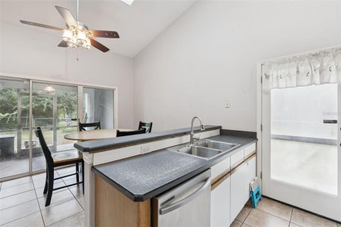 House in Eustis, Florida 3 bedrooms, 170.94 sq.m. № 2324174 - photo 12