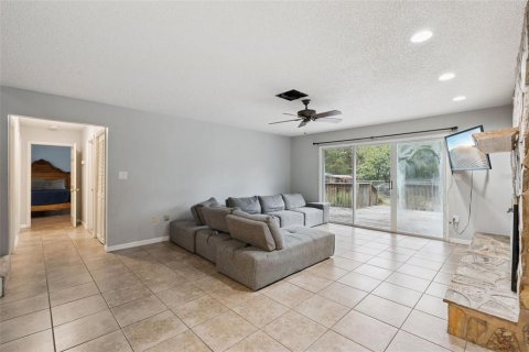 House in Eustis, Florida 3 bedrooms, 170.94 sq.m. № 2324174 - photo 5
