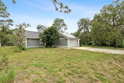 House in Eustis, Florida 3 bedrooms, 170.94 sq.m. № 2324174 - photo 2