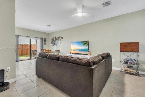 Adosado en venta en Miami, Florida, 3 dormitorios, 123.65 m2 № 2084992 - foto 10