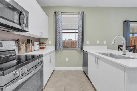 Adosado en venta en Miami, Florida, 3 dormitorios, 123.65 m2 № 2084992 - foto 15