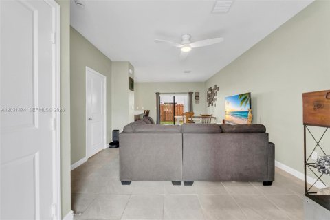 Adosado en venta en Miami, Florida, 3 dormitorios, 123.65 m2 № 2084992 - foto 7