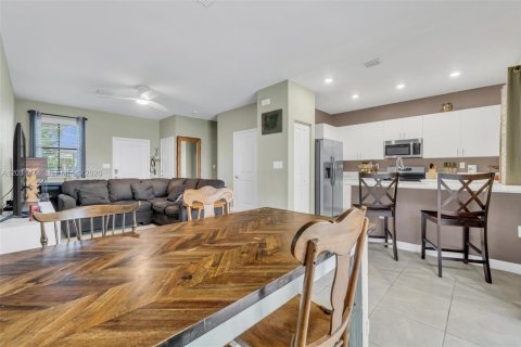 Adosado en venta en Miami, Florida, 3 dormitorios, 123.65 m2 № 2084992 - foto 13