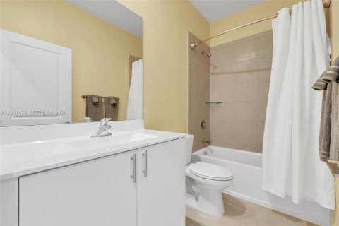 Adosado en venta en Miami, Florida, 3 dormitorios, 123.65 m2 № 2084992 - foto 30