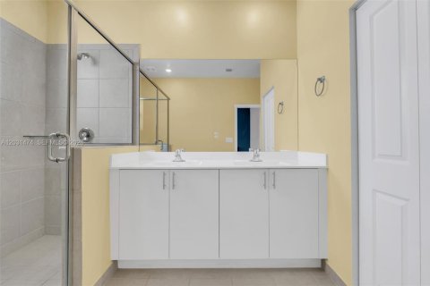 Adosado en venta en Miami, Florida, 3 dormitorios, 123.65 m2 № 2084992 - foto 26