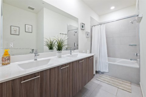 Condominio en venta en Doral, Florida, 2 dormitorios, 104.42 m2 № 1964510 - foto 15