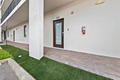Condominio en venta en Doral, Florida, 2 dormitorios, 104.42 m2 № 1964510 - foto 1