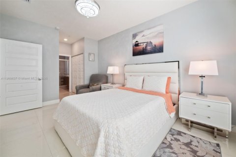 Condominio en venta en Doral, Florida, 2 dormitorios, 104.42 m2 № 1964510 - foto 10