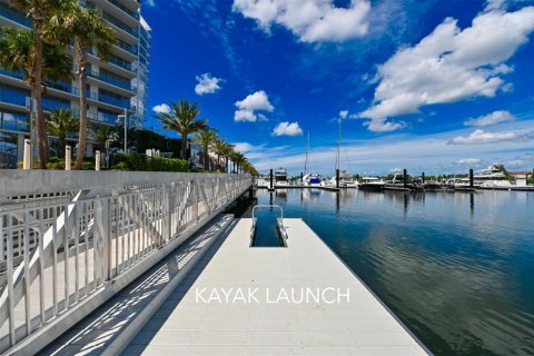 Townhouse in Tampa, Florida 3 bedrooms, 205.31 sq.m. № 1907620 - photo 3