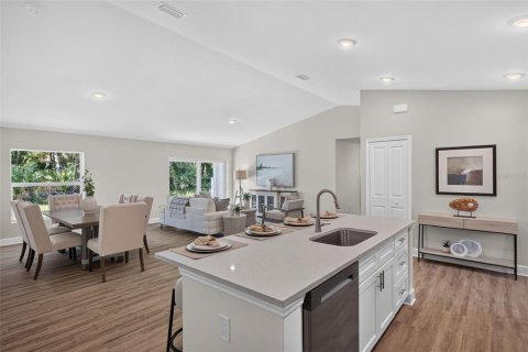 House in Port Charlotte, Florida 3 bedrooms, 168.9 sq.m. № 2152268 - photo 9