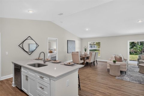House in Port Charlotte, Florida 3 bedrooms, 168.9 sq.m. № 2152268 - photo 12