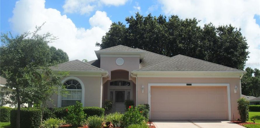 Casa en Clermont, Florida 2 dormitorios, 184.78 m2 № 1883521